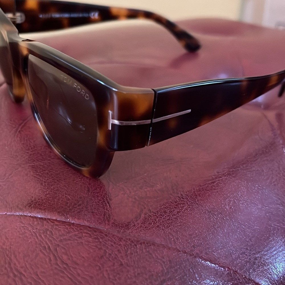 New Tom Ford Sunglasses with Case and Cloth. - Picture 11 of 11